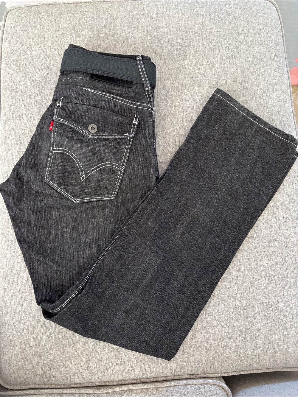 Levi's Men’s Black Straight-Leg Jeans with Contrast Stitching